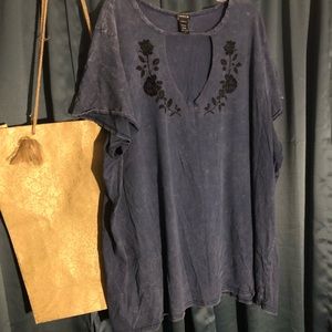 Torrid Distressed Blue Rose Top. (Torrid tub)